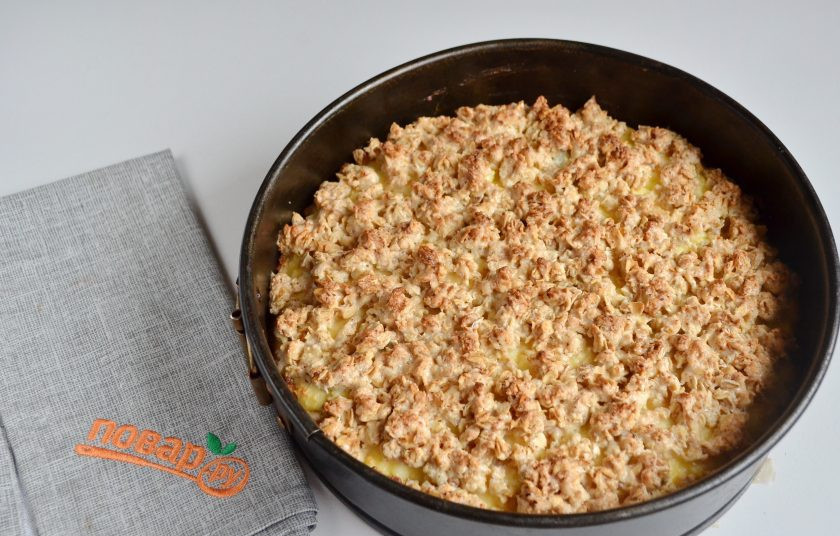 1. Этап. Пирог с овсяными хлопьями и творогом: 11. Пирог готов, остудите, снимите кольцо, переложите на блюдо и пробуйте!