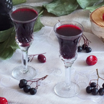 Ликёр из черноплодной рябины