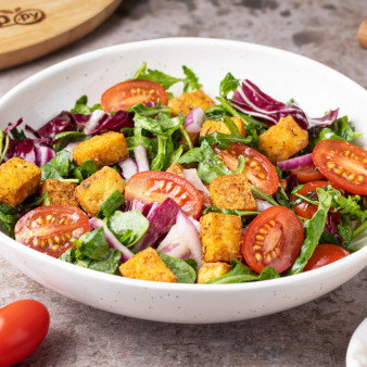 Соевый салат с помидорами