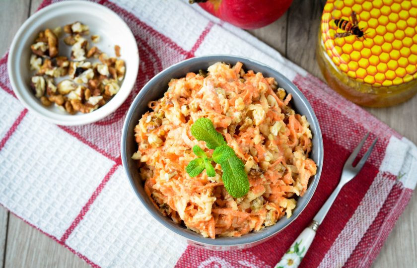 1. Этап. Салат с орешками: Приятного аппетита!