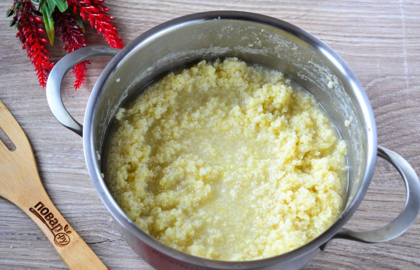 1. Этап. Блинница: Тем временем отварите пшенную кашу в чуть подсоленной воде.