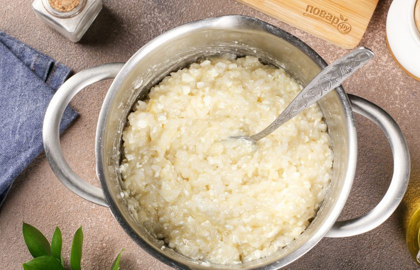 1. Этап. Рисовые оладьи с творогом: Перемешайте.