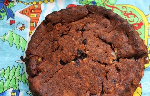 1. Этап. Торты на день рождения 11 лет: Выпекайте торт в духовке полчаса при температуре 180 градусов. После готовности выпечку остудите.