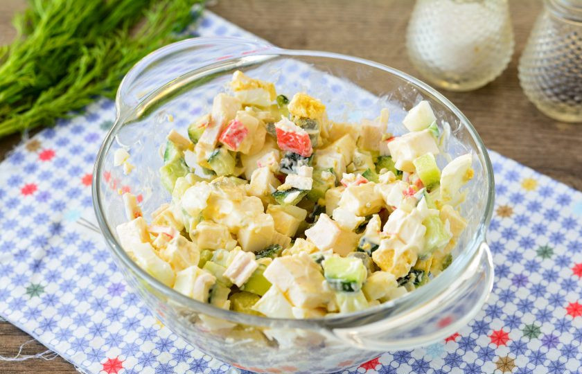 1. Этап. Салат Океан с крабовыми палочками: Перемешайте. Салат готов.