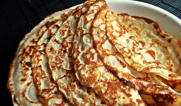 1. Этап. Блины со скумбрией: 3. То же самое проделываем с остальным тестом. Остывшие блины складываем на тарелку.