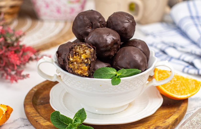 1. Этап. Конфеты из сухофруктов в шоколаде: Приятного аппетита!