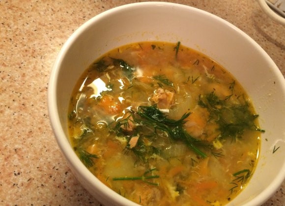 1. Этап. Рыбный суп из красной рыбы: 5. Готовый суп подаю горячим, немного посыпав свежей рубленной зеленью. Приятного аппетита!