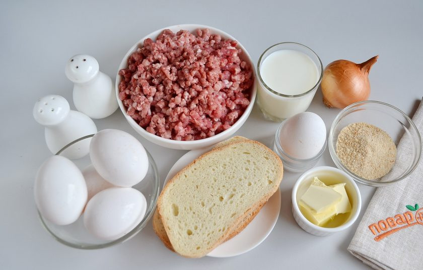 1. Этап. Мясной рулет с яйцом, как в садике: 1. Подготовьте продукты согласно списку. Из мяса сделайте фарш с помощью мясорубки или измельчителя. Сливочное масло поставьте на батарею или просто к теплу, пусть растопится. Яйца отварите и остудите, снимите скорлупу.