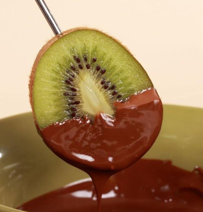 1. Этап. Шоколадное фондю для детей: А также фрукты и ягоды! Приятного аппетита!