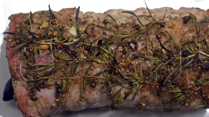 1. Этап. Буженина домашняя: 4. Готовую буженину остудите в течение 8 часов или оставьте на ночь. Затем режем на кусочки и подаем с хреном или майонезом. Храните домашнюю буженину в холодильнике до двух недель.