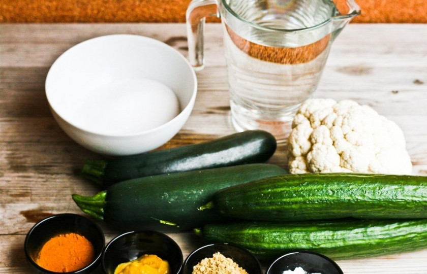 1. Этап. Аджика огуречная на зиму: 1. Вот ингредиенты, которые нам понадобятся. Овощи тщательно моем.