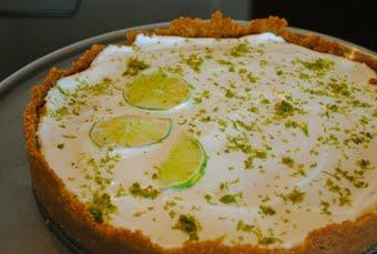 1. Этап. Лаймовый чизкейк: После того как чизкейк окончательно застыл, снимаем форму и десерт готов!