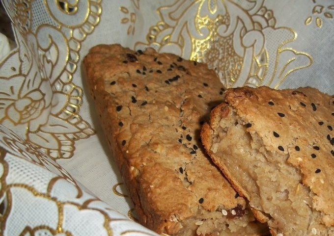 1. Этап. Ирландский хлеб овсяный: Можете посыпать сверху ещё кунжутом. Отправьте хлеб в духовку на 40 минут при 180 градусах. Приятной дегустации!