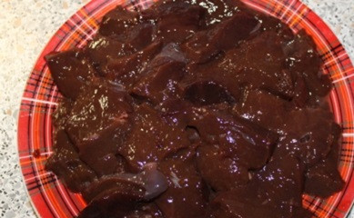 1. Этап. Пирожки с печенью в духовке: 1. Печень вымыть, обсушить и при необходимости удалить пленки.