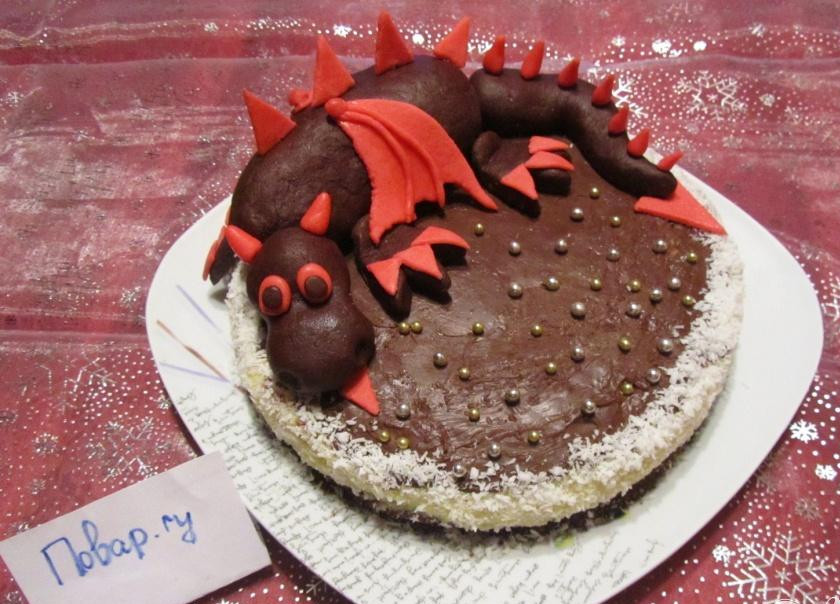 1. Этап. Торт Баунти: На шоколадный корж выложить остывший крем. Вверх покрыть шоколадной глазурью. Остудить. Бока торта обсыпать кокосовой стружкой, украсить по желанию.