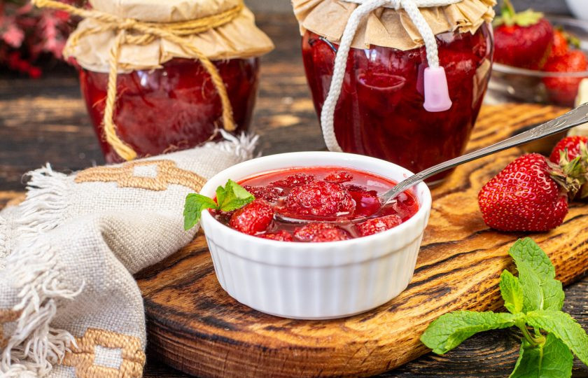 1. Этап. Варенье из клубники с белым шоколадом: Приятного аппетита!