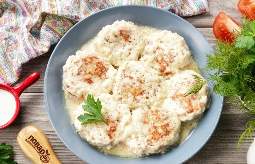 1. Этап. Куриные биточки в сливочном соусе: Куриные биточки в сливочном соусе готовы. Приятного аппетита!