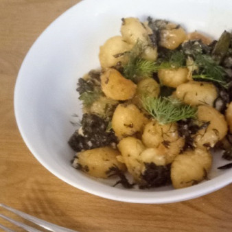 Обуглившиеся ньокки, брокколи и горгонзола