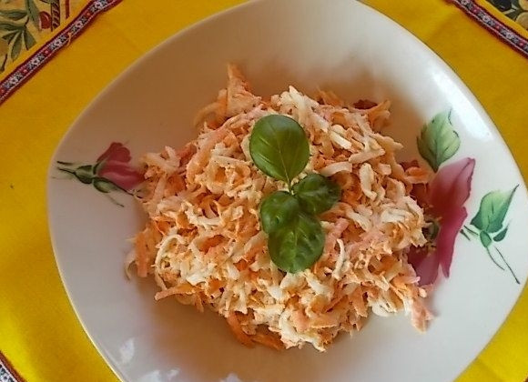 1. Этап. Салат из редьки и моркови: Добавляем майонез, перемешиваем. Салат готов!