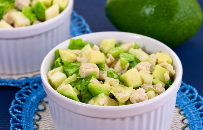 1. Этап. Салат Валентина: Посолите, заправьте растительным маслом, соком лайма и подавайте к столу.