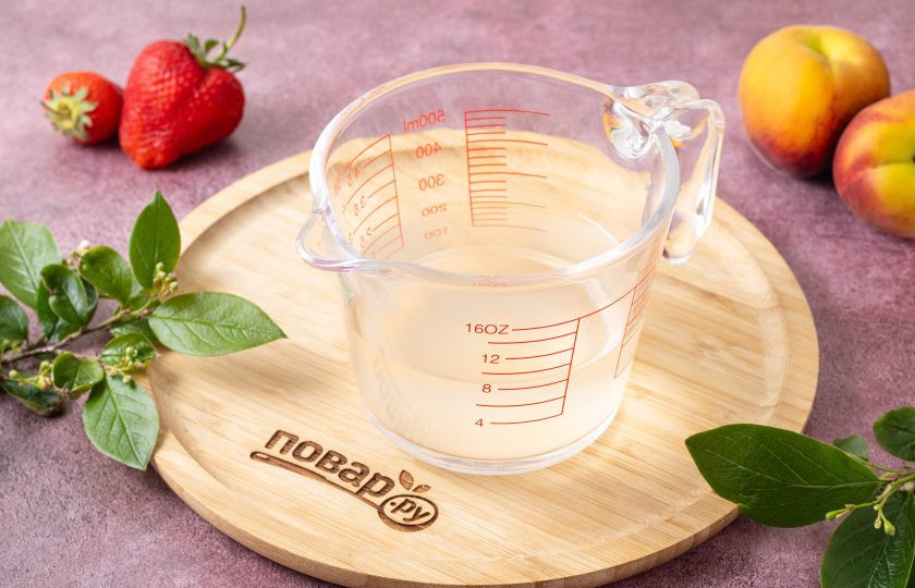 1. Этап. Прозрачные блины: Растворите в воде агар-агар и сахар, добавьте ванильный ароматизатор.