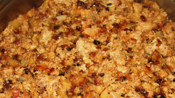 1. Этап. Жареная картошка с фаршем: 4. На маленьком огне тушим все вместе еще 15 минут.