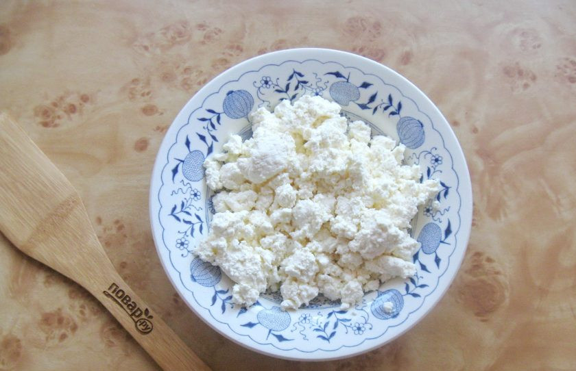 1. Этап. Запеканка с тыквой и творогом: Творог выложите в глубокую посуду.