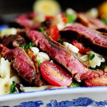 1. Этап. Паста салат с помидорами, цукини, и сыром Фета: ...С мясом (жареная говядина, курица или креветки, отдельно или вместе) Приятного аппетита.