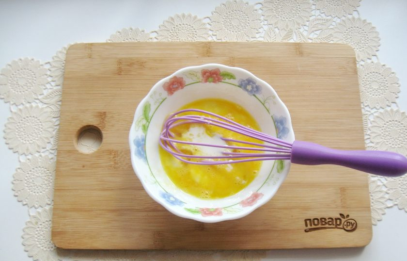 1. Этап. Клецки из капусты: Добавьте молоко.