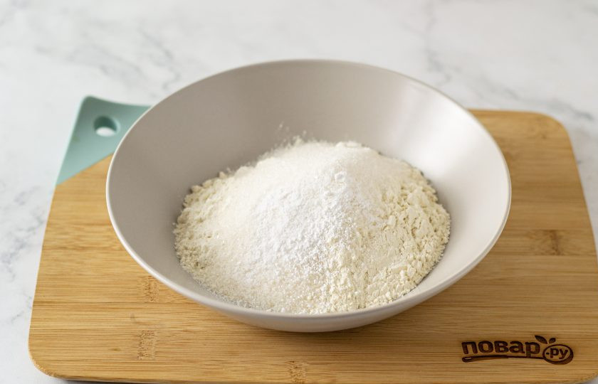 1. Этап. Кунжутное печенье: Соедините в миске просеянную муку, соль, соду, лимонную кислоту, ванилин и сахар.