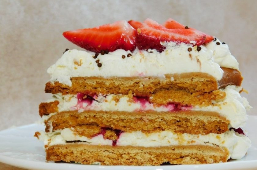 1. Этап. Медовый открытый торт Цифра: Приятного чаепития!