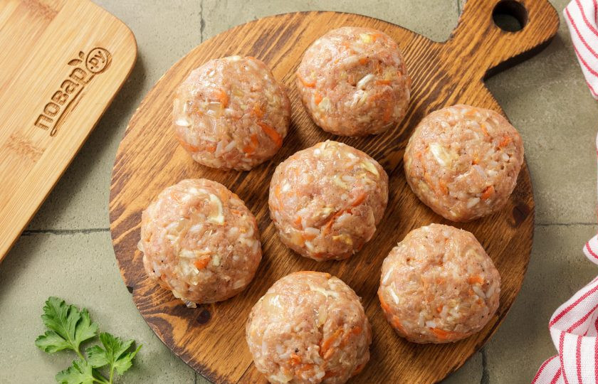 1. Этап. Ленивые голубцы в аэрогриле: Сформируйте голубцы желаемой формы. У меня получилось 12 штук.