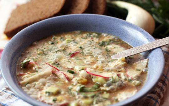 1. Этап. Окрошка на минеральной воде: Даем окрошке настояться хотя бы полчаса в холодильнике, после чего в холодном виде подаем к столу. Приятного!