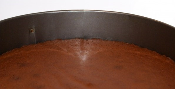 1. Этап. Рождественский торт с черносливом: 8. Выпекаю в разогретом до 180-190 градусов духовом шкафу около 40 минут.