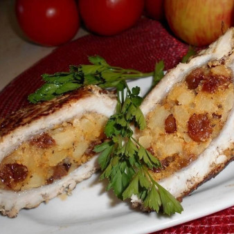 Свиные отбивные с изюмом