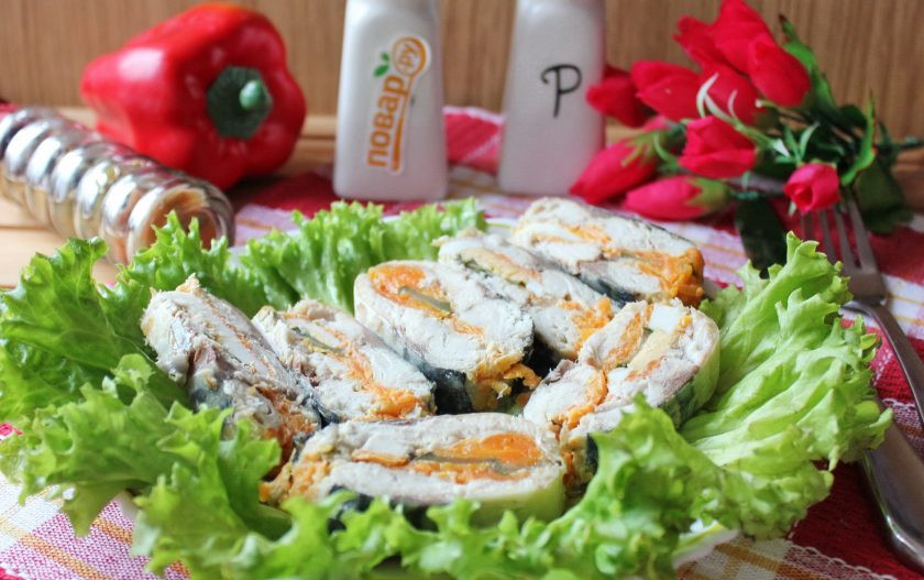 1. Этап. Холодная закуска из скумбрии: Затем освободить рыбу от пищевой пленки, нарезать и подать к столу.