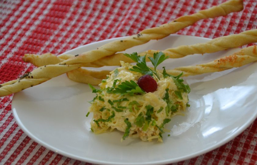 1. Этап. Салат из печени с яблоком: Дайте салату немного настояться и можно подавать к столу. Приятного аппетита!