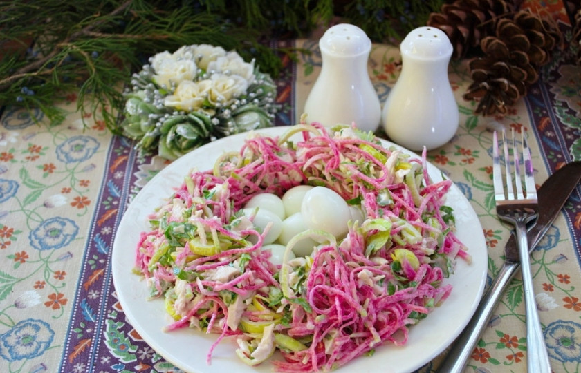 1. Этап. Салат Гнездо на Новый год 2025: Уберите стакан. Получился вот такой нарядный салат: вкусный, полезный, без майонеза, без тяжелых жирных продуктов. Все легко и просто.