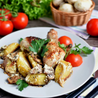 Куриные ножки с картошкой и грибами