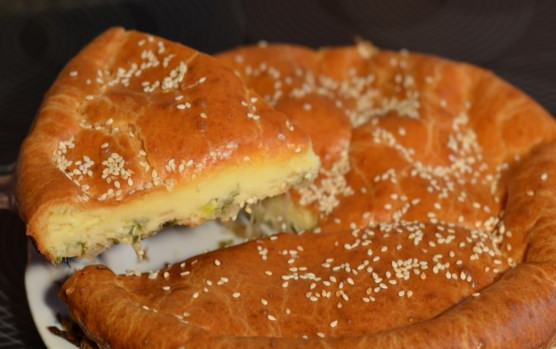 1. Этап. Ленивый капустный пирог: Вот ленивый пирог с капустой и готов. Подавать можете со сметаной. Приятного аппетита!