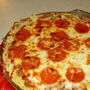 1. Этап. Пирог из спагетти: Выпекаем до золотистой корочки.