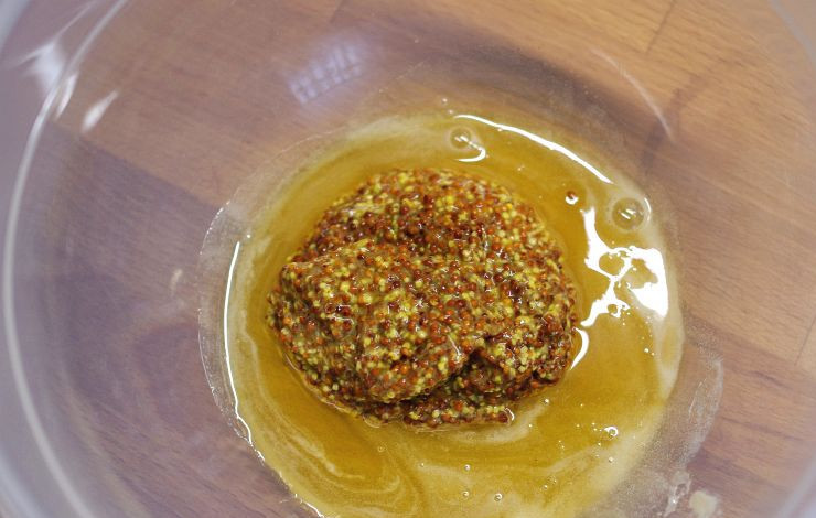 1. Этап. Говядина в смородиновом маринаде: Добавить горчицу.