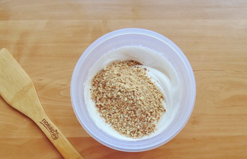 1. Этап. Краковское печенье: Добавьте измельченный миндаль и перемешайте.