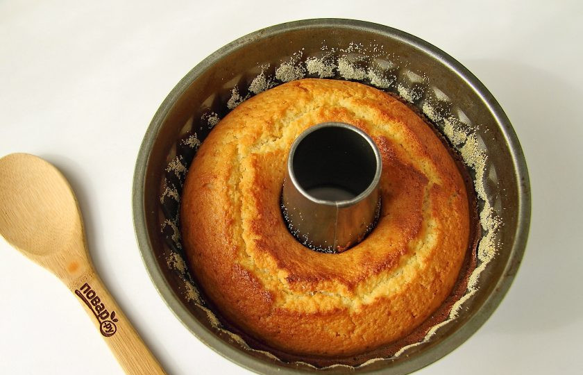 1. Этап. Манник-стаканник: Готовность проверьте деревянной шпажкой. Достаньте пирог из форму, посыпьте его по желанию сахарной пудрой и подавайте к столу.