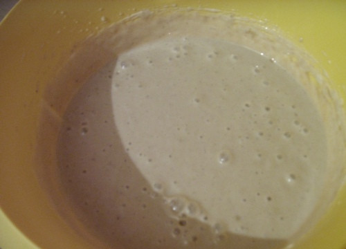 1. Этап. Торт Амурский: 7. Пленку из крема снимаем, добавим сметану, перемешаем - готово!