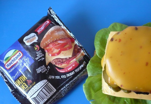 1. Этап. Двойной чизбургер Чили с жареным луком: И снова котлета с плавленым сыром.