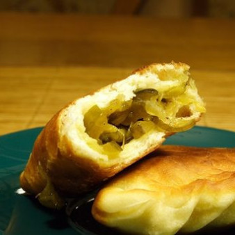 Пирожки с солеными огурцами