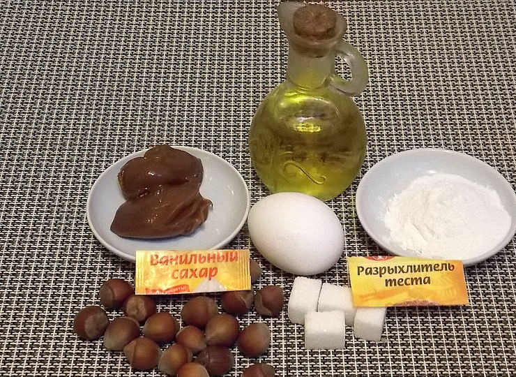 1. Этап. Пирог на вареной сгущенке с орехами: Подготовьте все необходимые ингредиенты.