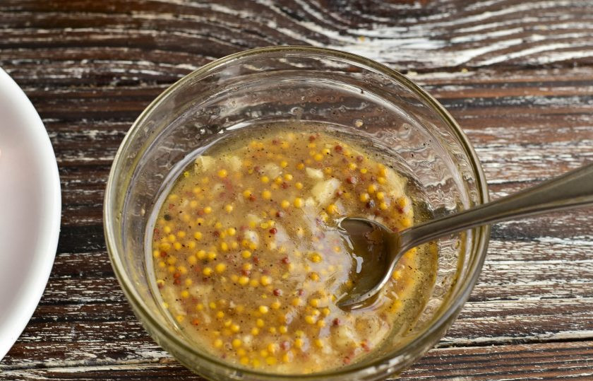 1. Этап. Запеченное мясо на Новый год: Хорошо все перемешайте.