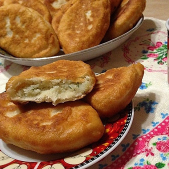 Дрожжевые пирожки с картофельной начинкой